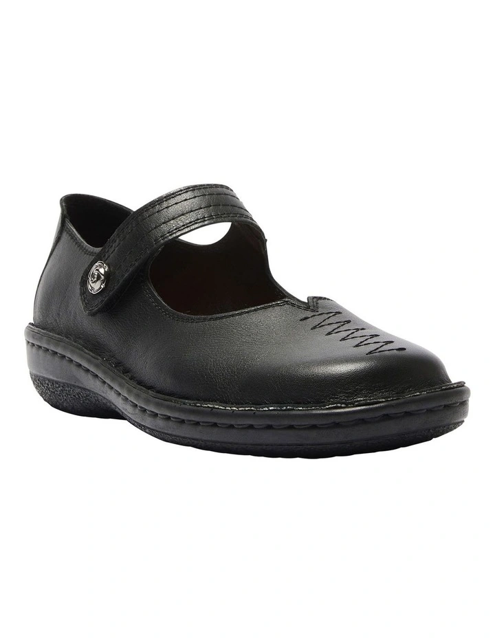 Radius Flat Shoes in Black