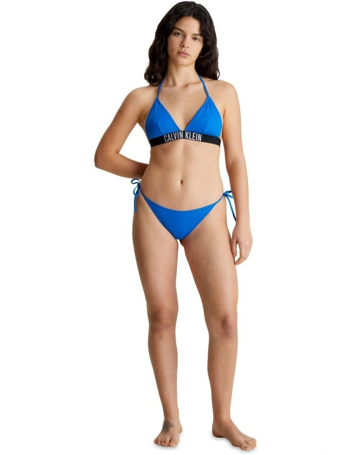 Intense Power Triangle in Dynamic Blue