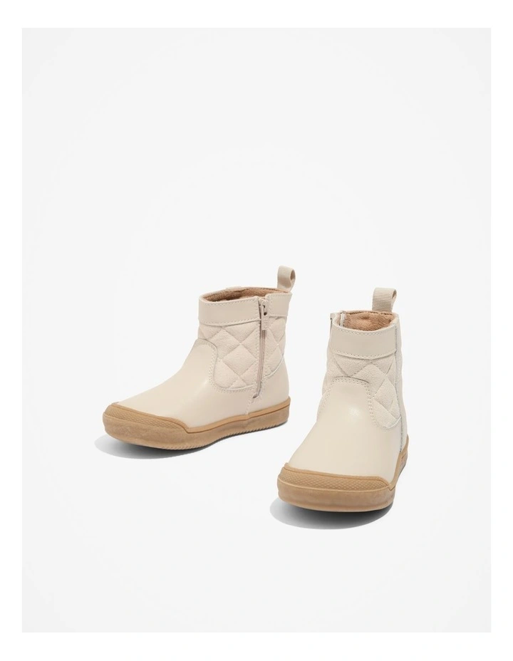 Quilted Boot in Washed Sand