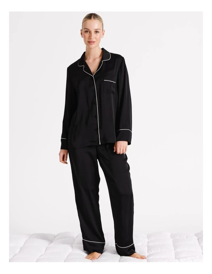 Signature Satin Long Sleeve Pyjama Set in Black
