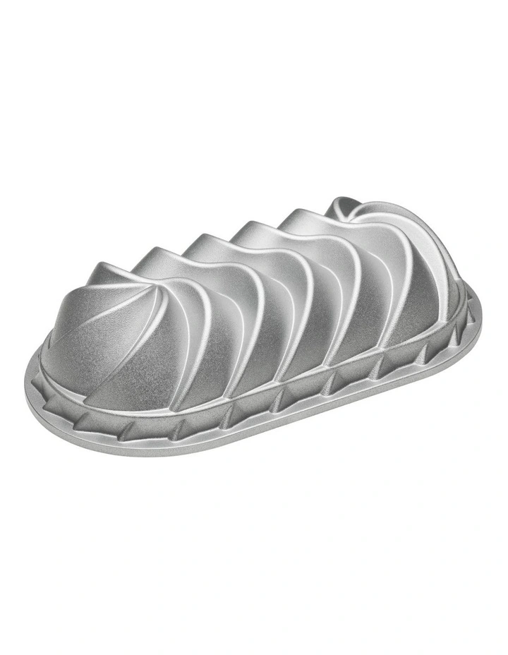 Wave Cake Pan in Silver