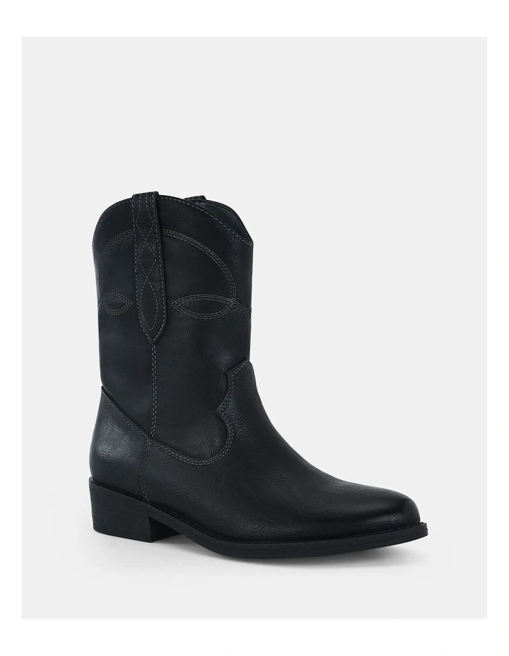 Daigon Ankle Boots in Black