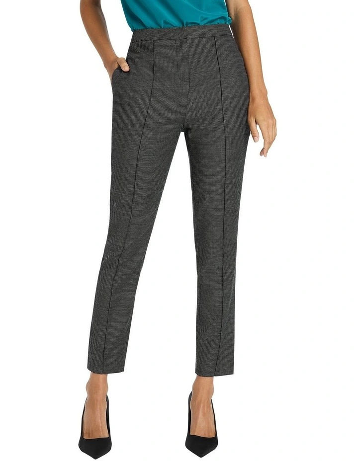Dakoda Slim Leg Pant in Black