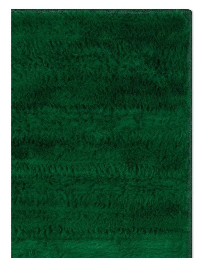 Willow Washable Highland Area Rug in Forest Green