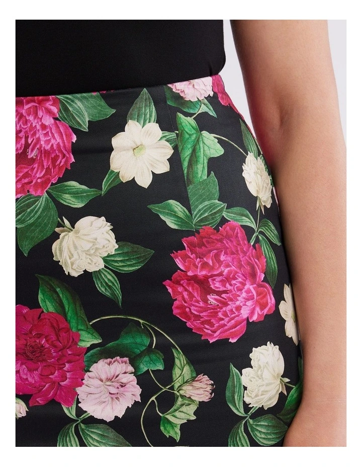 Raspberry Peony Skirt in Black