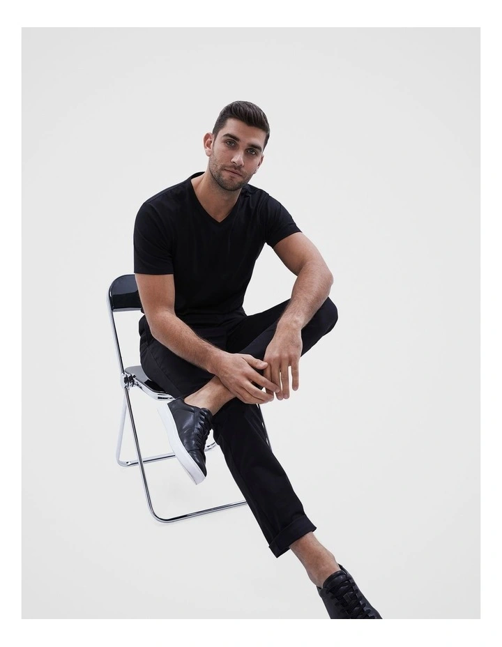 Classic V Neck T Shirt in Black