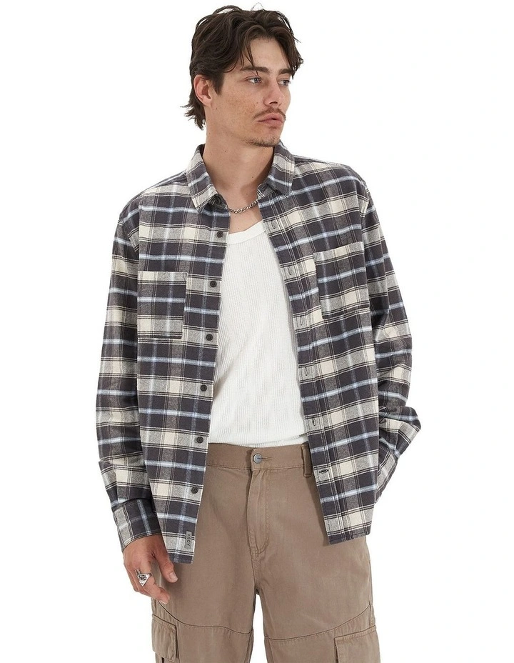 Worn-In Casual Long Sleeve Shirt in Grey