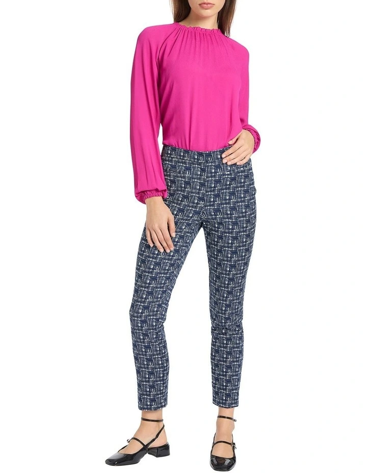 Chalk and Roll Pant in Navy