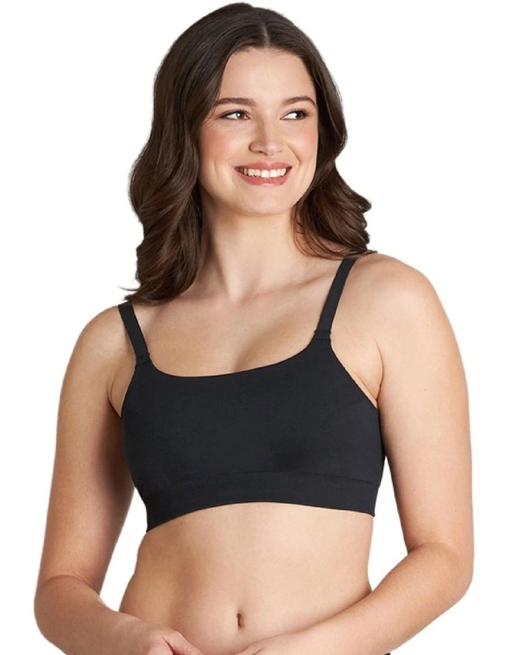 Balance Seamless Sports Bra in Black