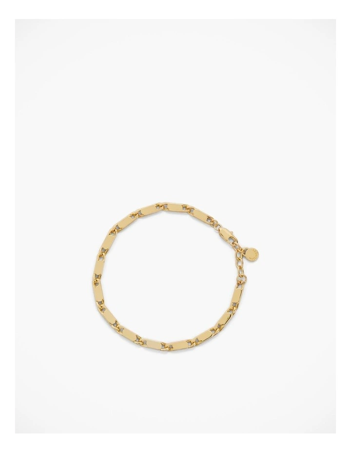 Bar Curb Chain Bracelet in Gold