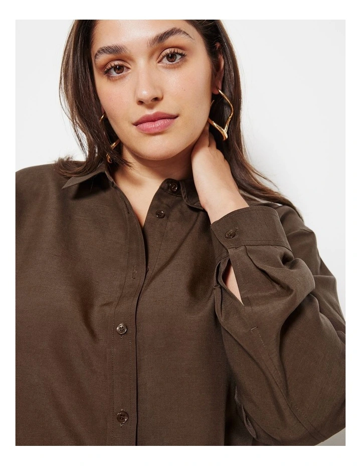 The Linen Blend Relaxed Shirt in Chocolate