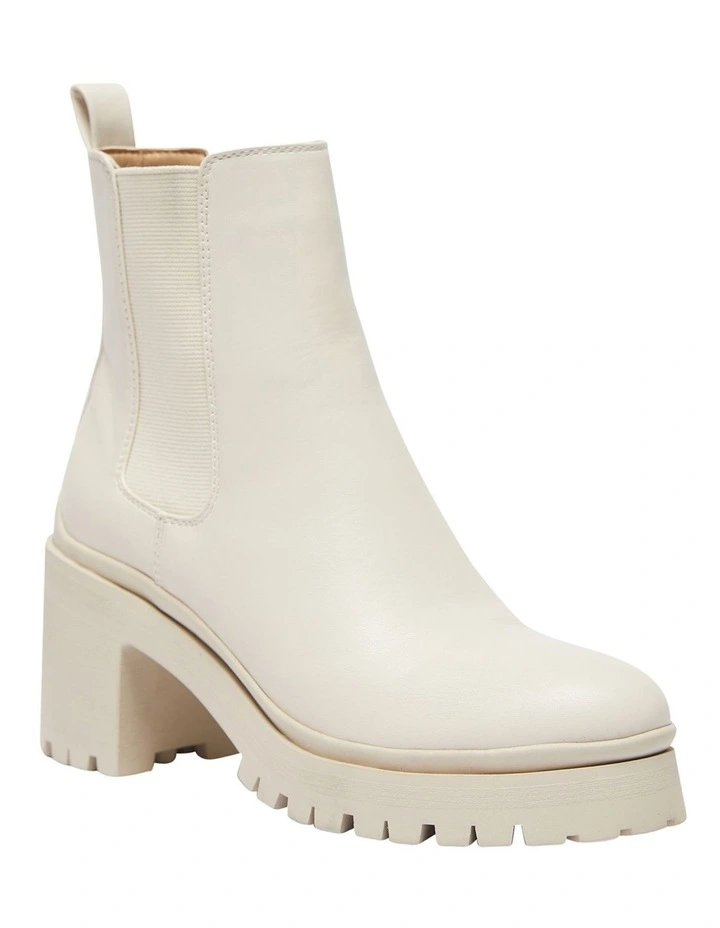 Jakarta Boots In Bone Smooth