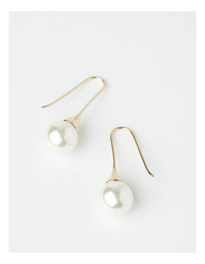 Large Pearl On Long Sleek Hook in Pearl