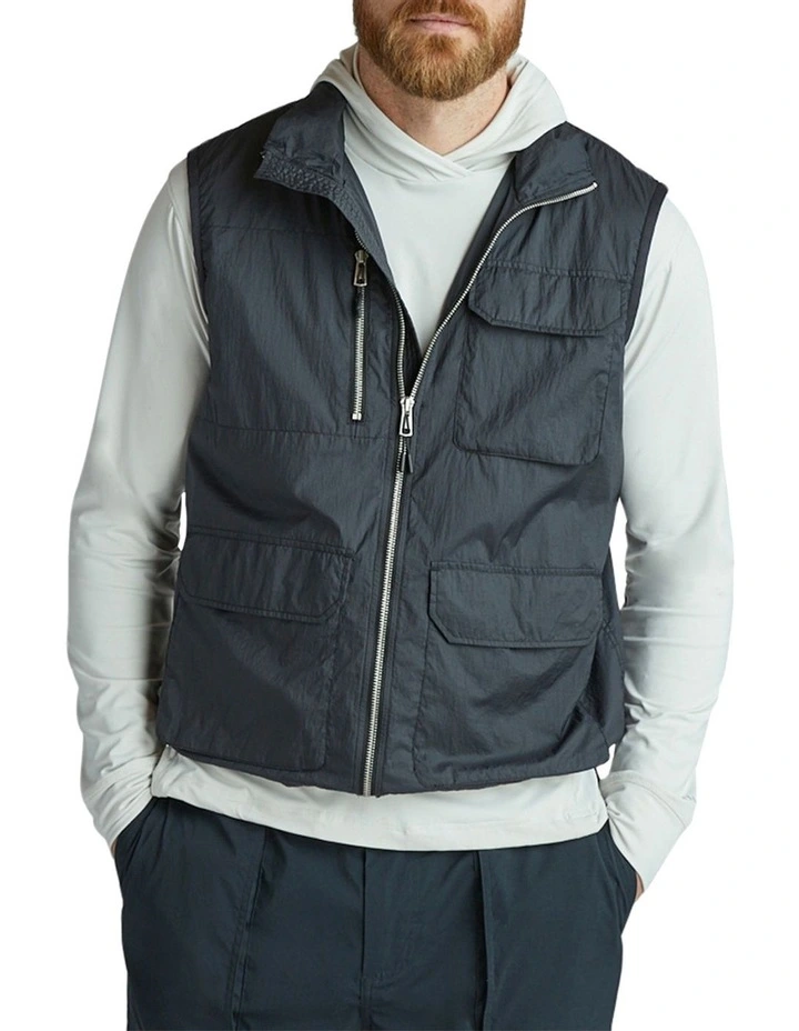 Lightweight Traverse Vest in Black