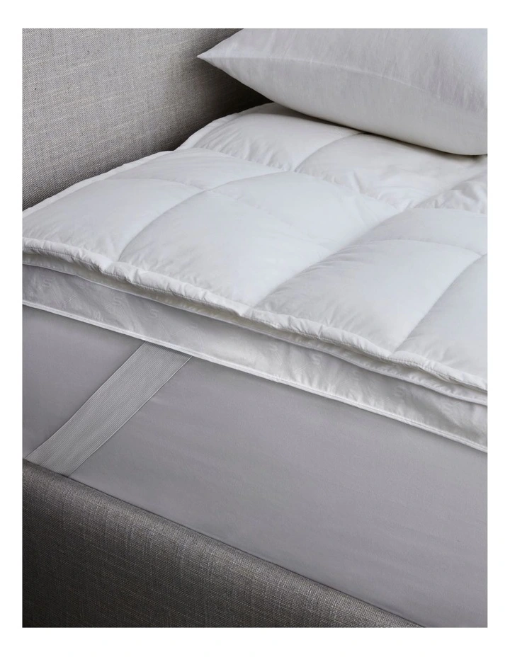 Deluxe Dream Polyester Mattress Topper in White