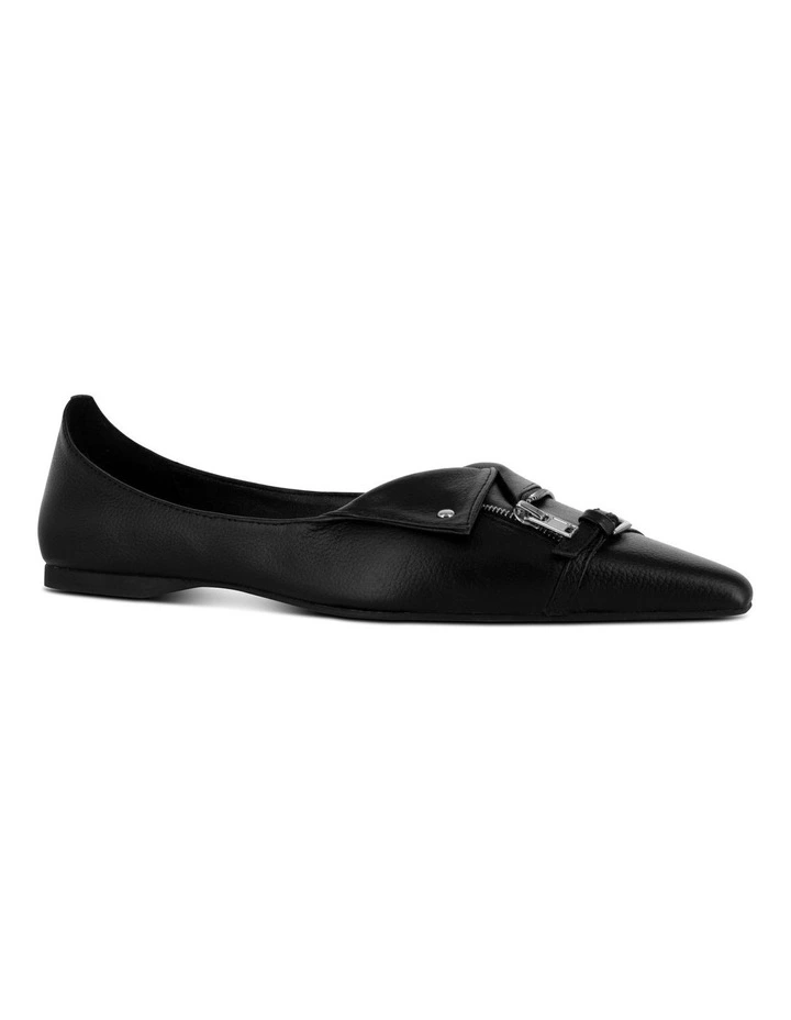 Kruz Ballet Flats in Black