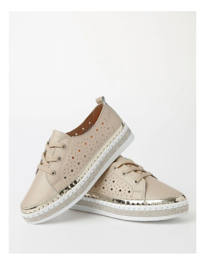 Clara Shoe in Beige