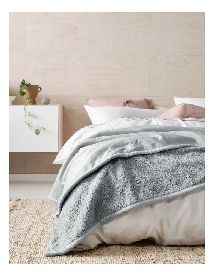 Sena Blanket In Silver
