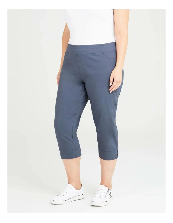 Expose Split Hem Crop Pant in Shark