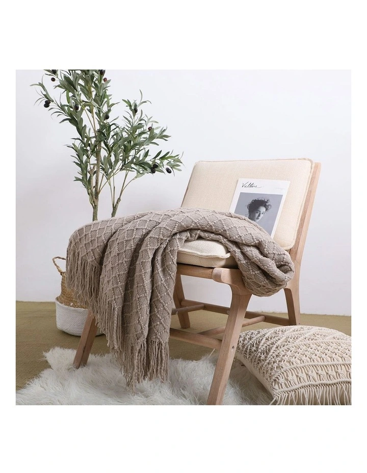 Diamond Pattern Knitted Throw Blanket With Tassels in Coffee