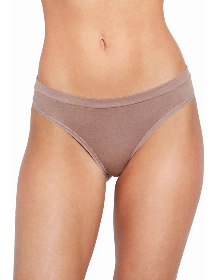Seamless Thong in Mocha