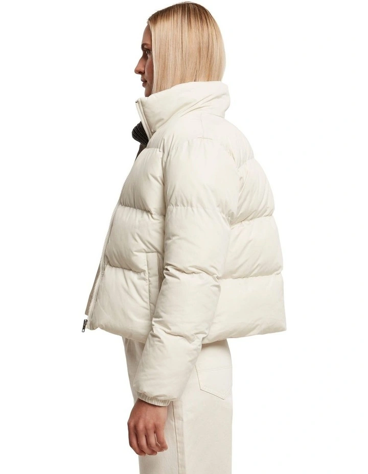 Short Peached Puffer Jacket in White Sand