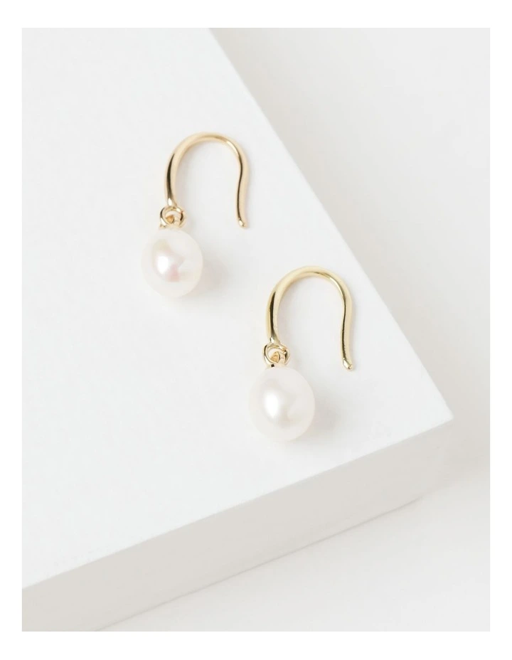 Freshwater Pearl Hook Drop Earring in Gold/Ivory