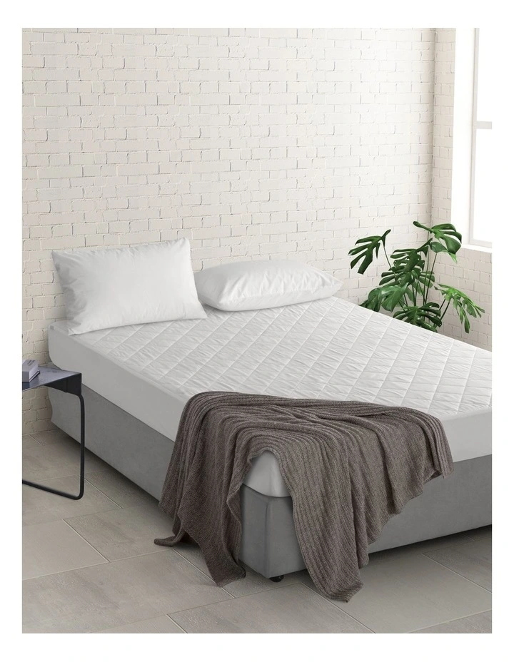 Bamboo Quilted Mattress Protector in White