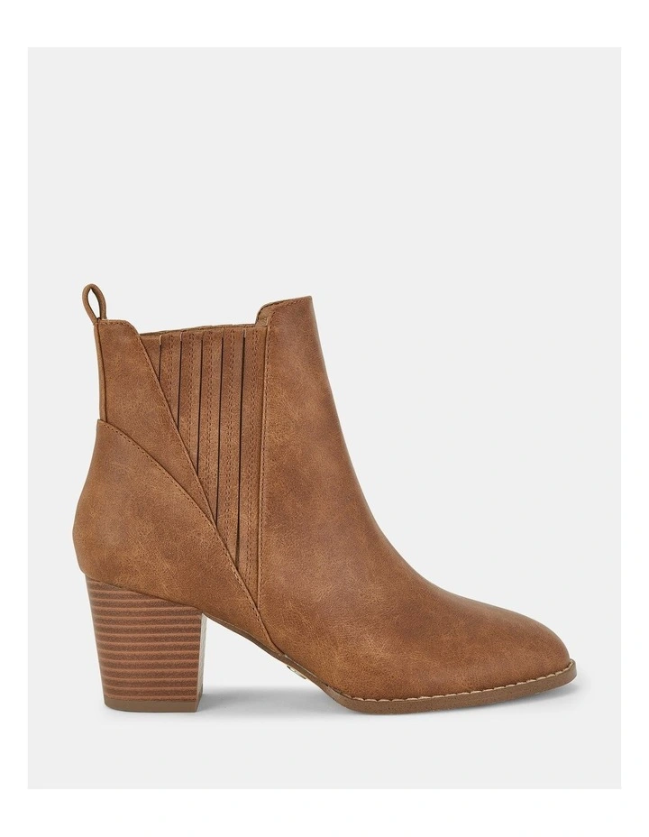 Devan Boots in Tan