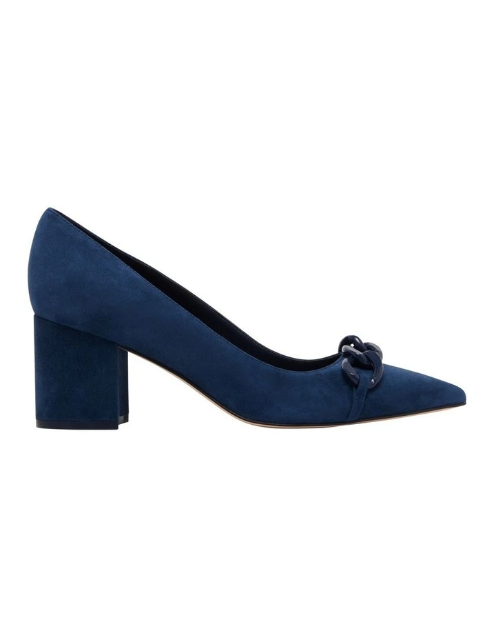 Jezzie Pump in Navy