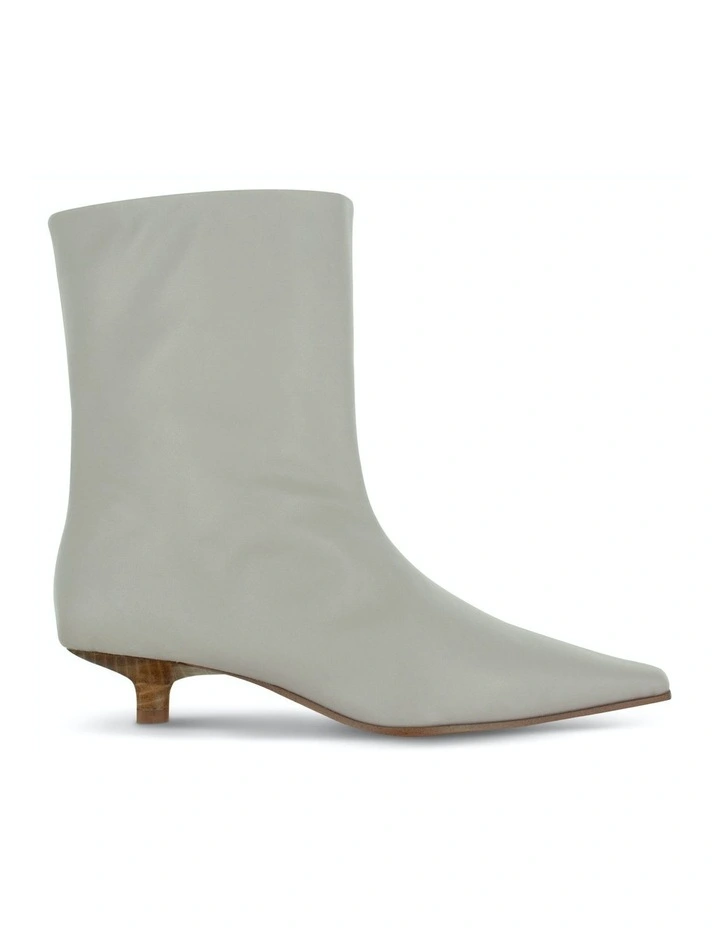 Flo Boots in Cloud