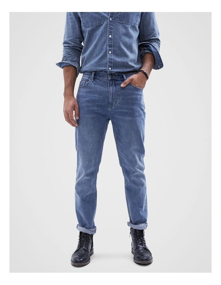 Straight Leg Jean in Dark Wash