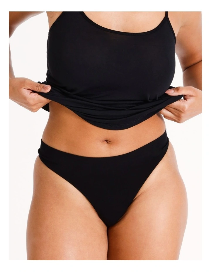 Seamfree G-string in Black