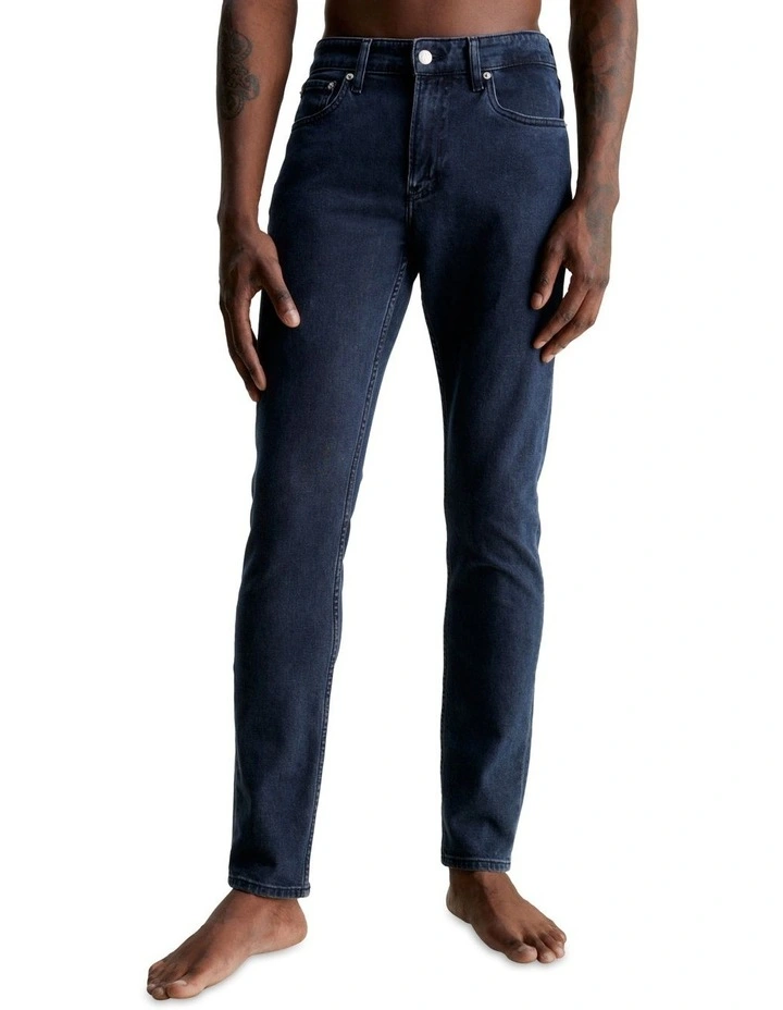 Slim Taper in Denim Dark