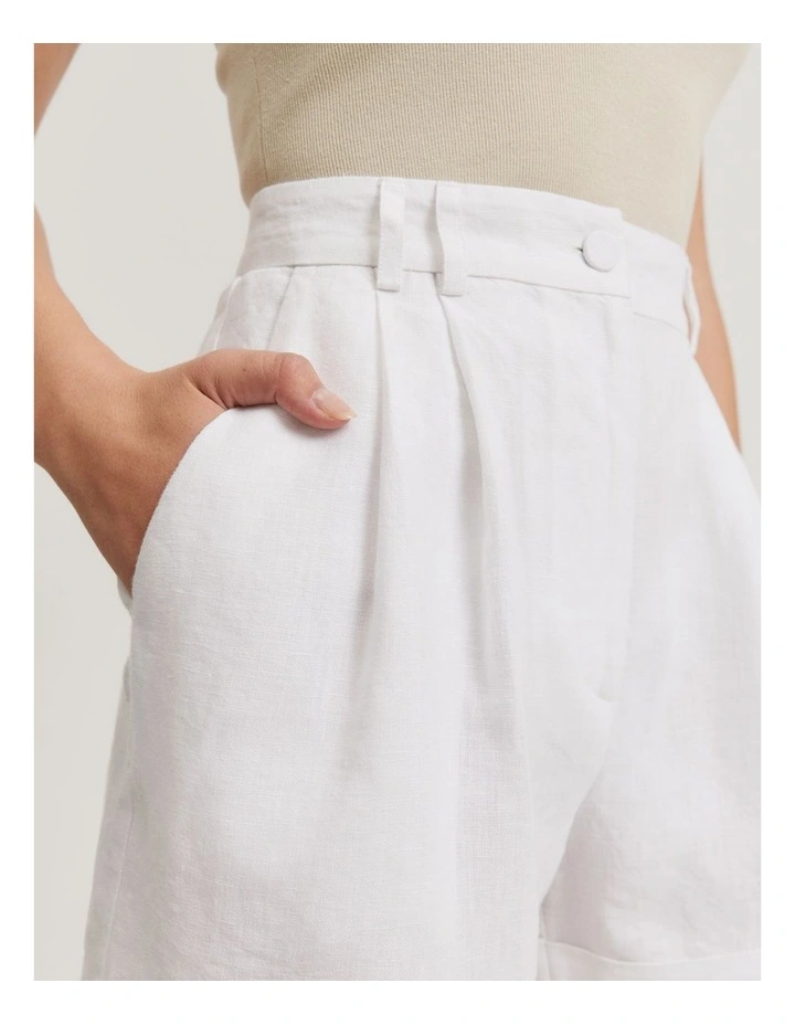 Organically Grown Linen Tuck Front Short in White