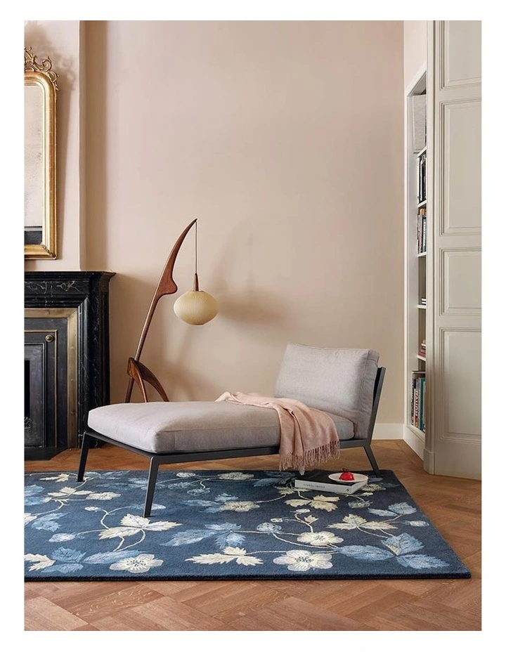 Wild Strawberry Rug 38118 in Navy