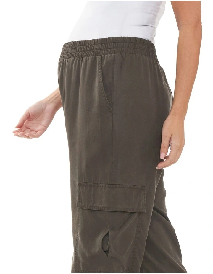 Logan Cargo Pant in Chocolate