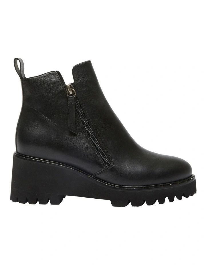 Jester Boots in Black