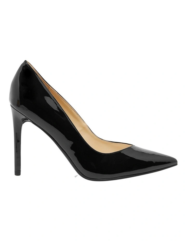 Speaks Pumps in Black