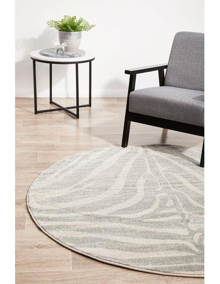 Chrome Savannah Round Rug in Silver
