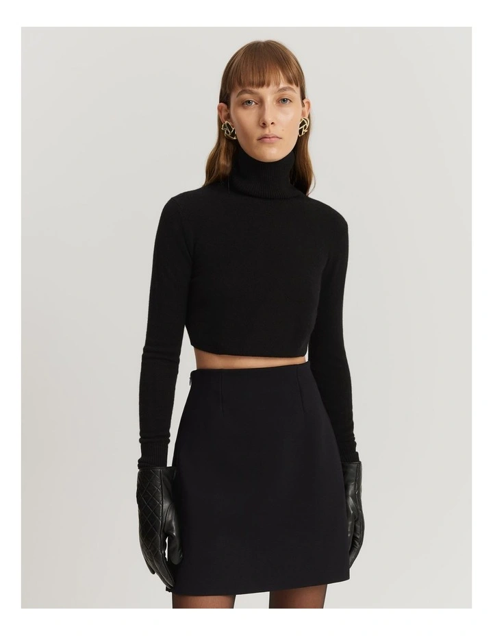 Gcs-certified Cashmere Blend Cropped Roll Neck Knit in Black