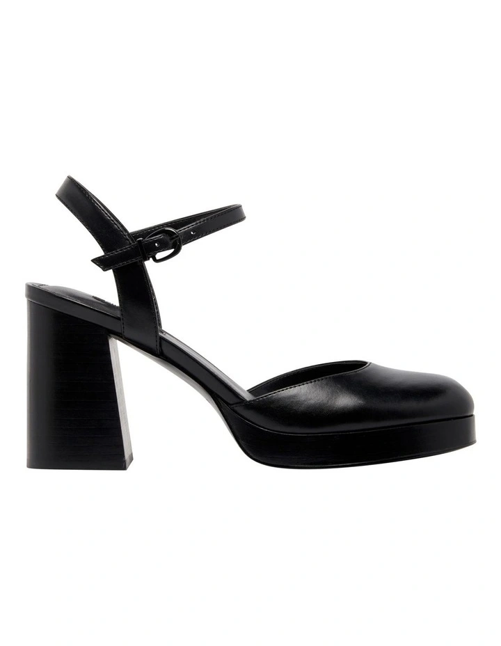 Colot Pump in Black