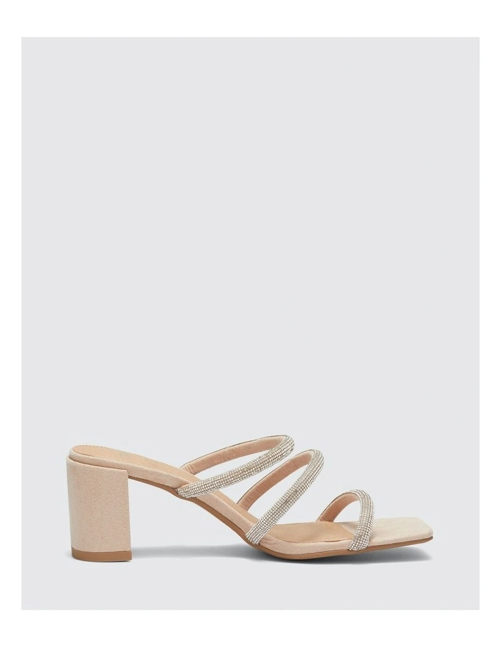 Pelaka Mule in Nude