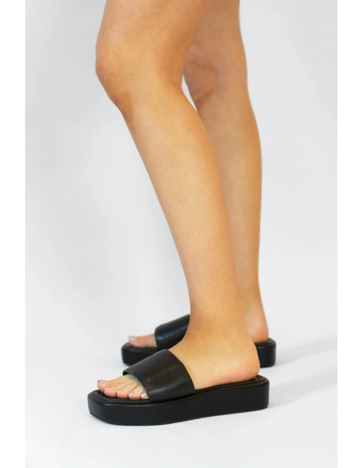 Xyla Flat Sandals in Black