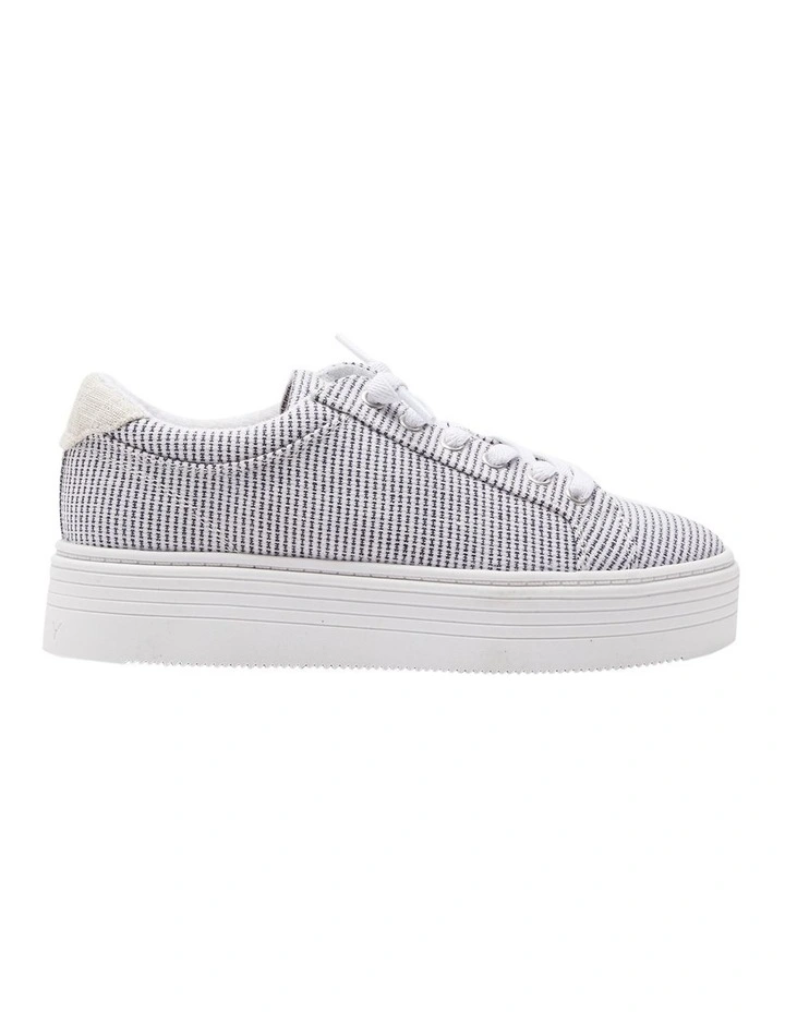 Sheilahh Mid-Top Shoes in Navy/White