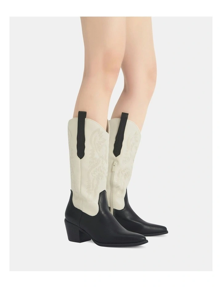 Howdy Cowboy Boots in Black/White