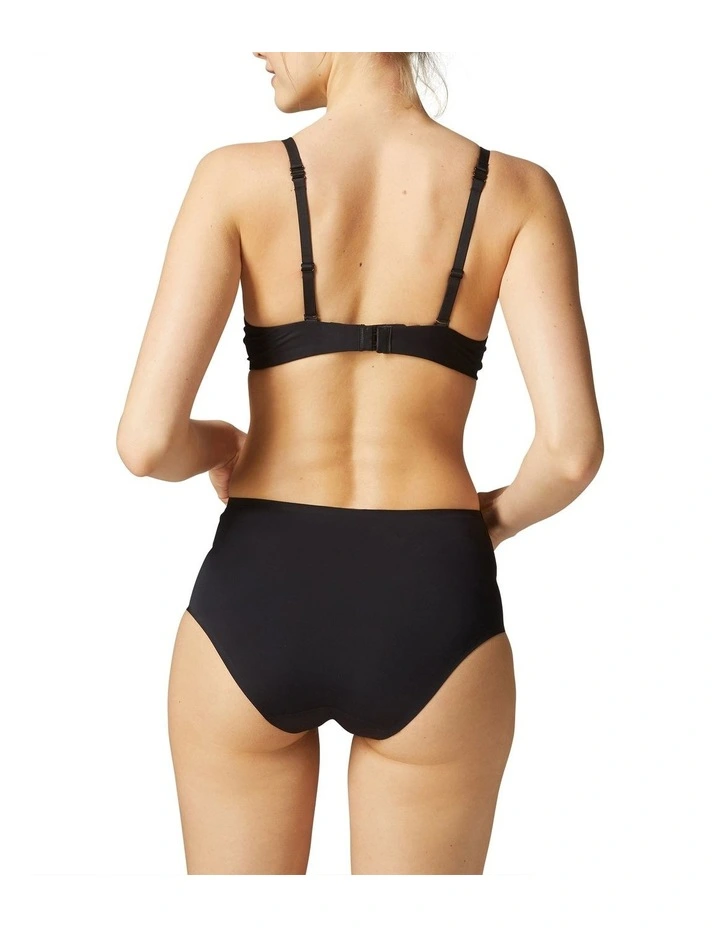 Essentiel Control Brief in Black