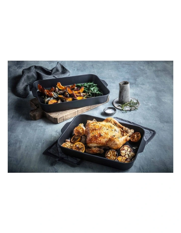 Large Roaster 38 x 28 x 6cm in Black