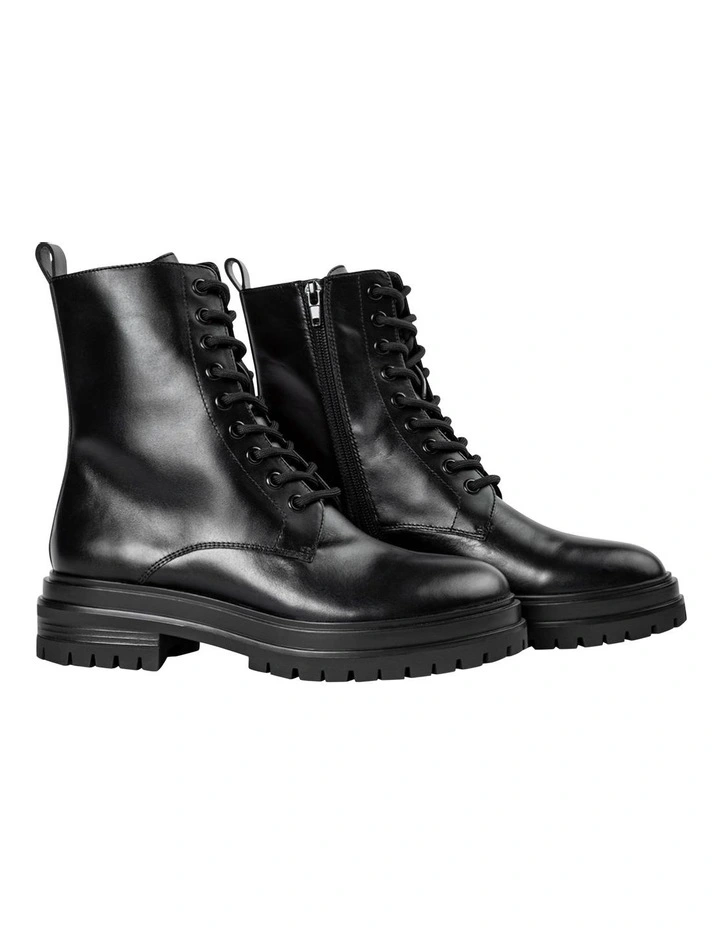 Wya Black Como Ankle Boots