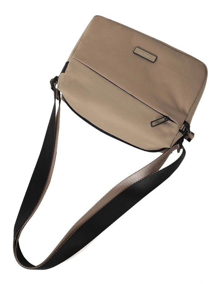 Neutron Medium Bag in Beige